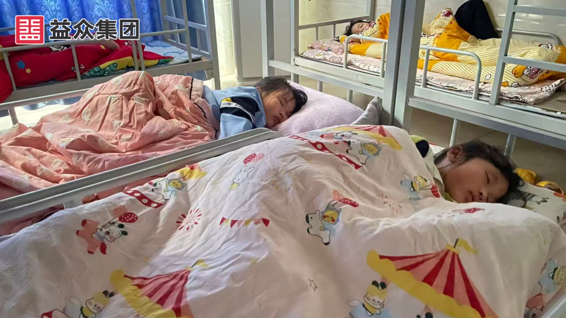午休秩序井然，學(xué)生安然入睡1_副本